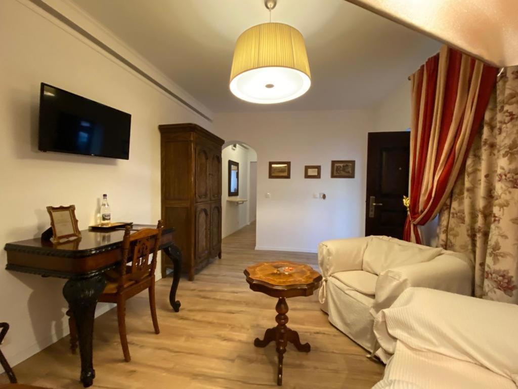 Grand Boutique Hotel - 515