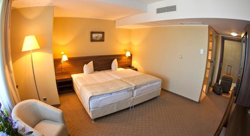 Grand Hotel - 881