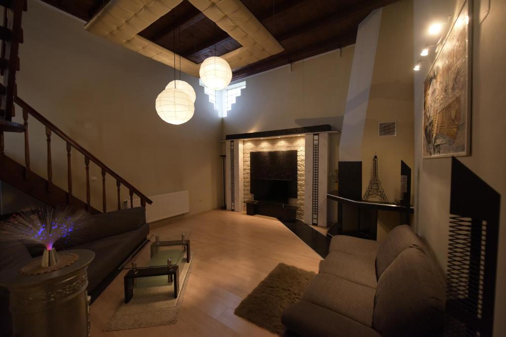 H & V Residence - Split Level Apartment - 503