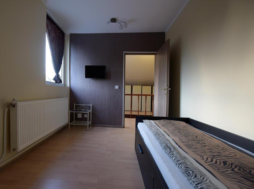 H & V Residence - Split Level Apartment - 666