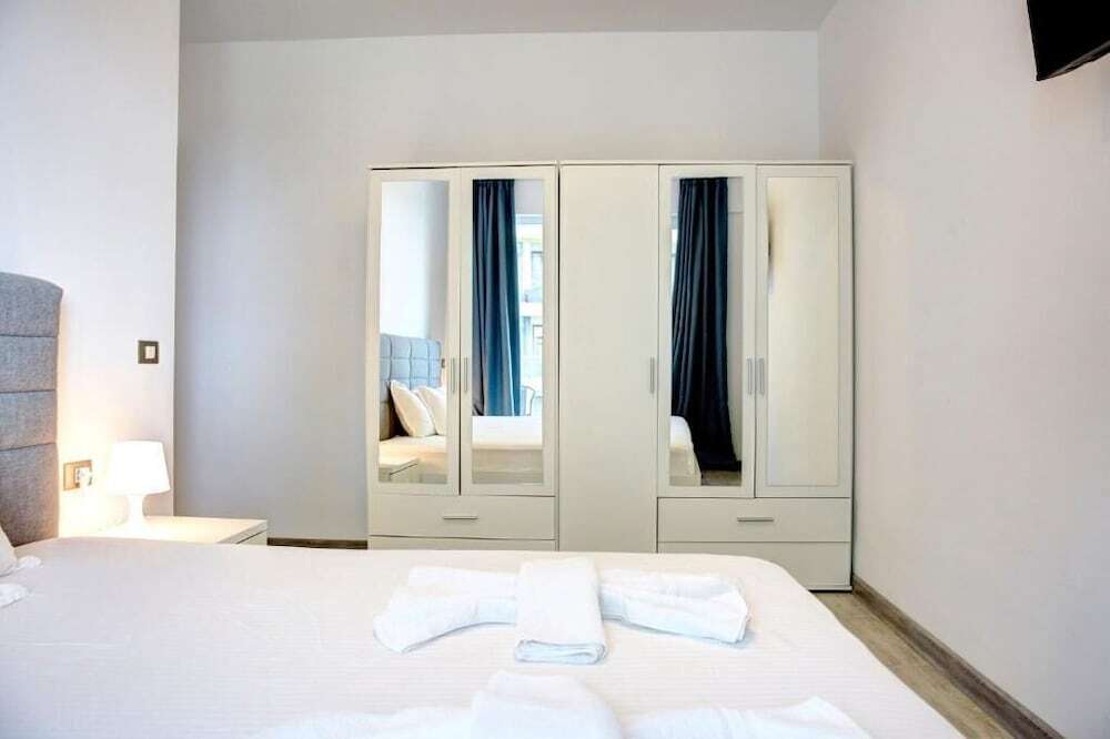 Hampton Alezzi - 494