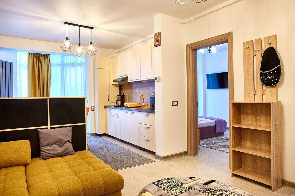 Hampton Alezzi - 181