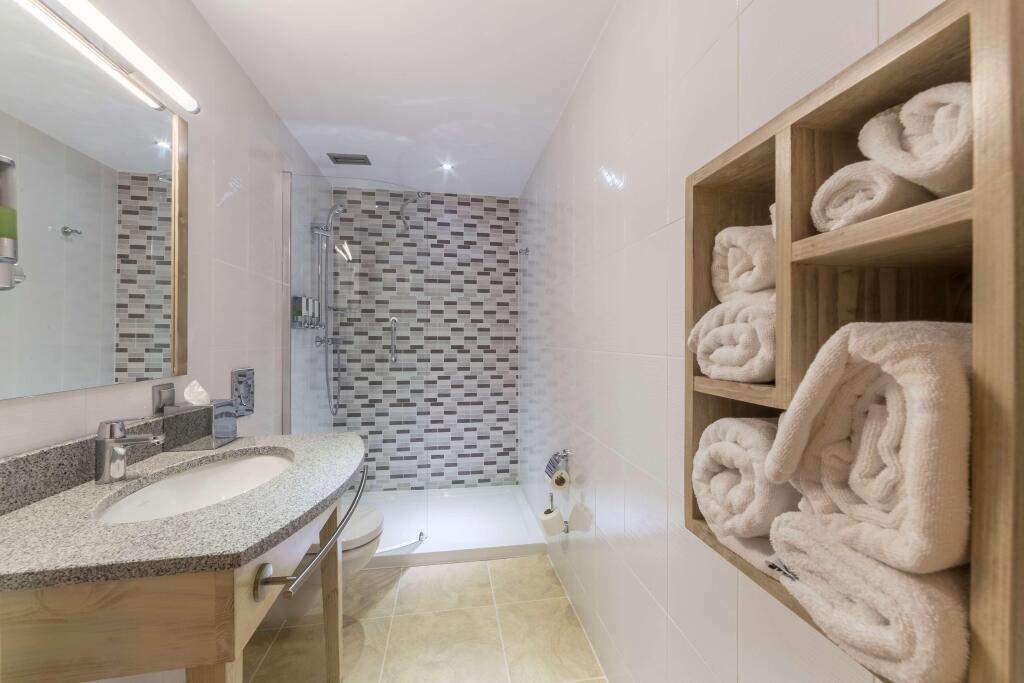 Hampton By Hilton Iasi - 800