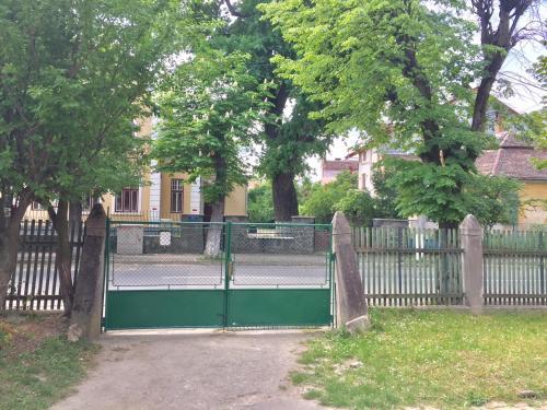 Hegel Apartment - 272