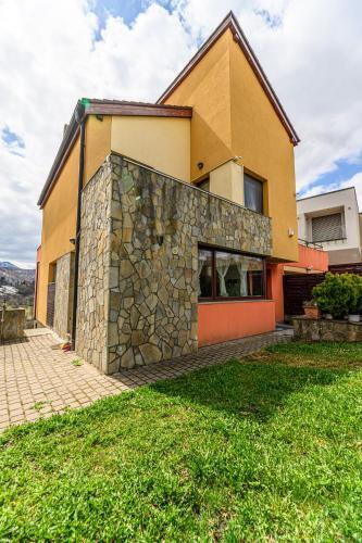 AMA Holidays Belview - 869