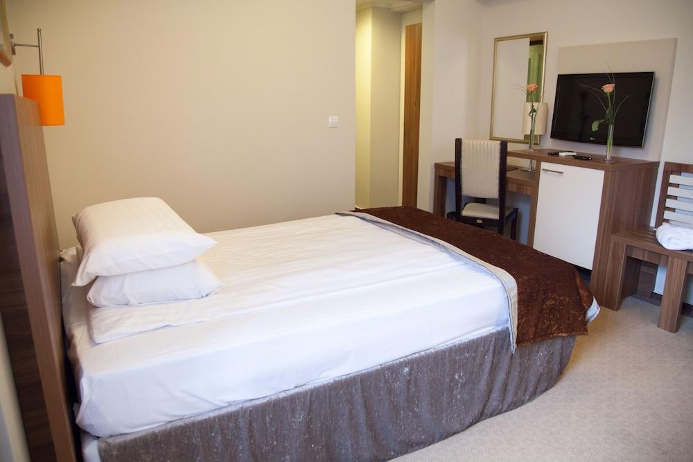 Hotel Ambasador 4**** - 990