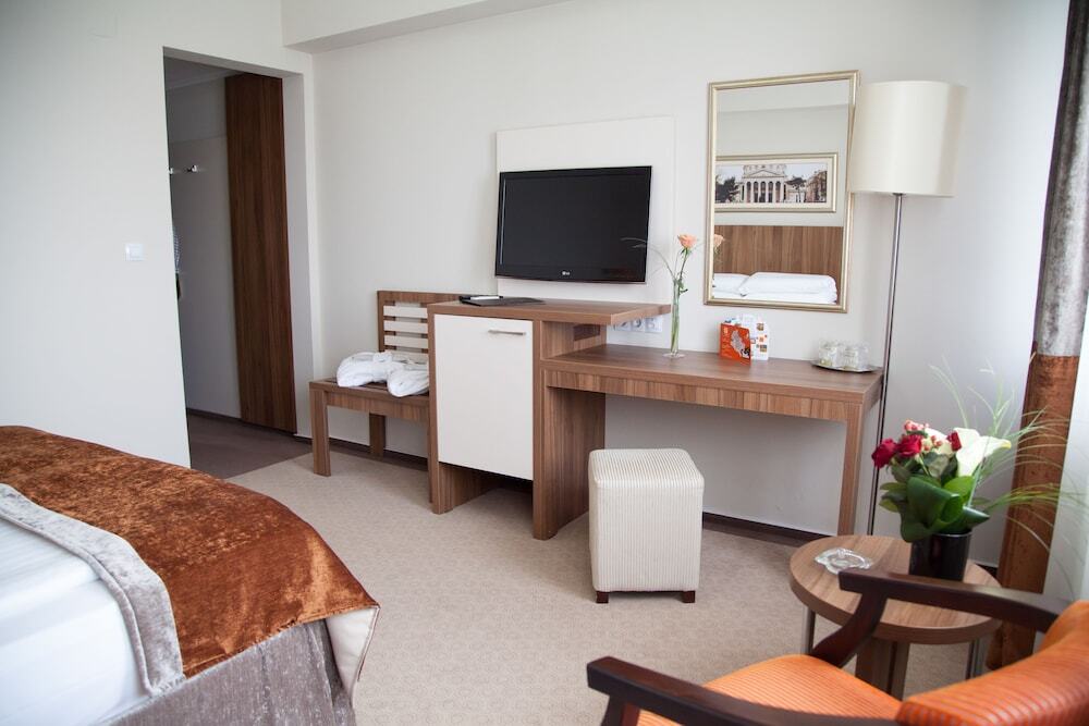 Hotel Ambasador 4**** - 390