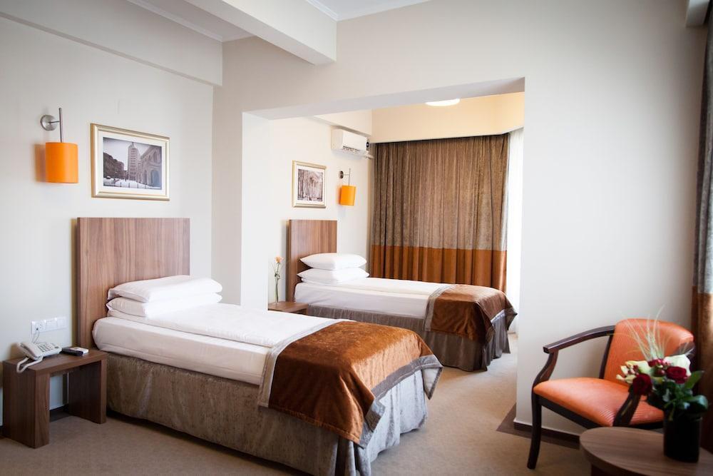 Hotel Ambasador 4**** - 889