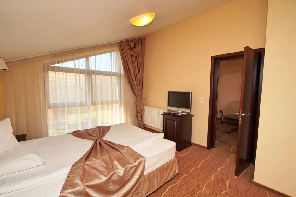 Hotel Astoria - 665