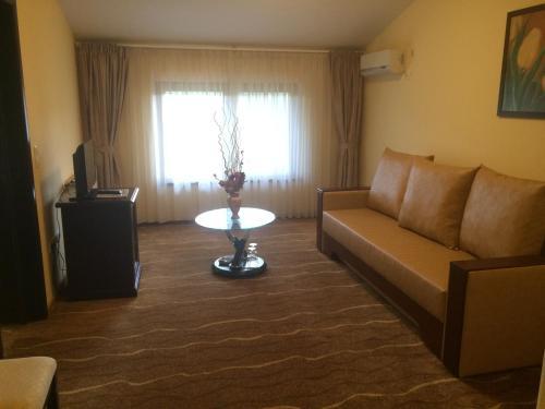 Hotel Astoria - 333