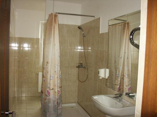 Hotel Astra - 275