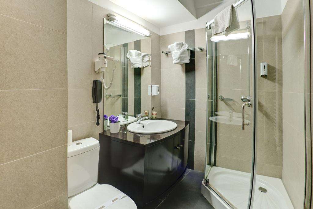 Hotel Avis - 693