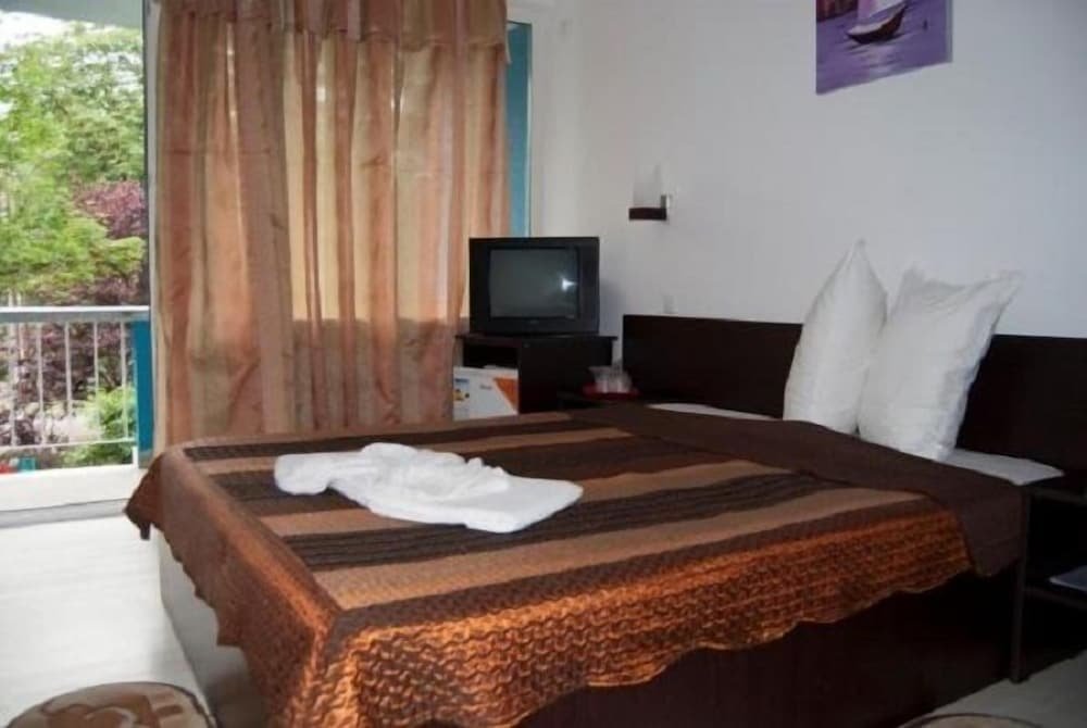 Hotel Azur - 691