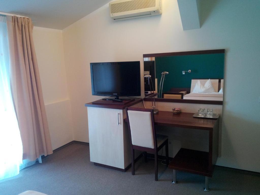 Hotel Baneasa Parc - 98