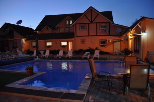 Hotel Batiz - 128