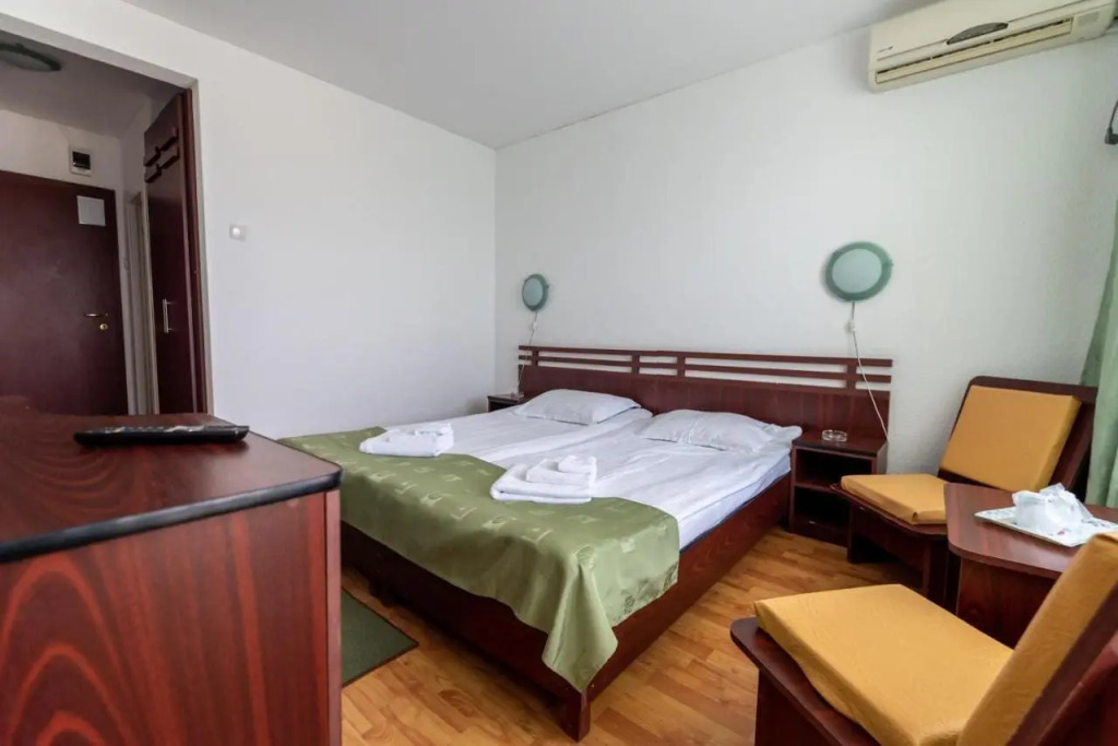 Hotel Capitol - 873