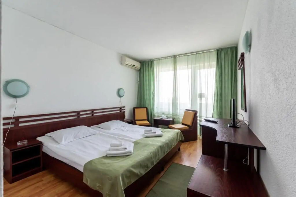 Hotel Capitol - 653