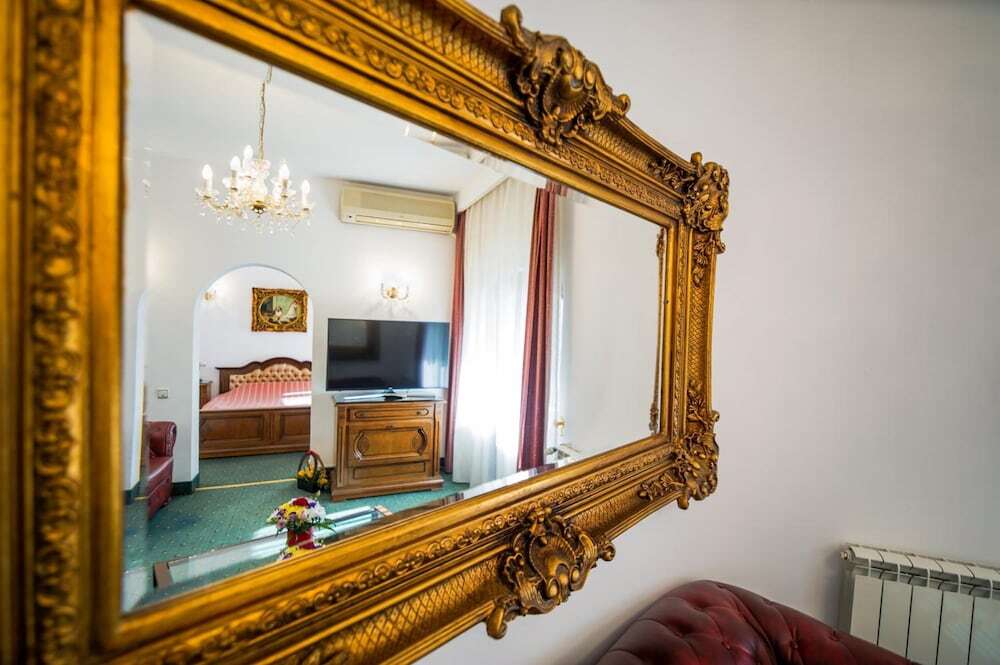 Hotel Carpati - 666