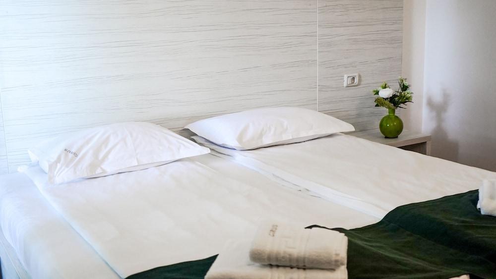 Hotel Cirus - 378