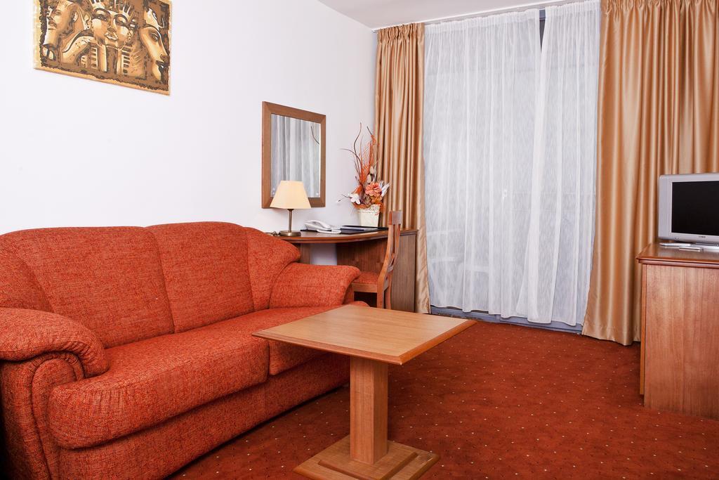 Hotel Cleopatra - 564