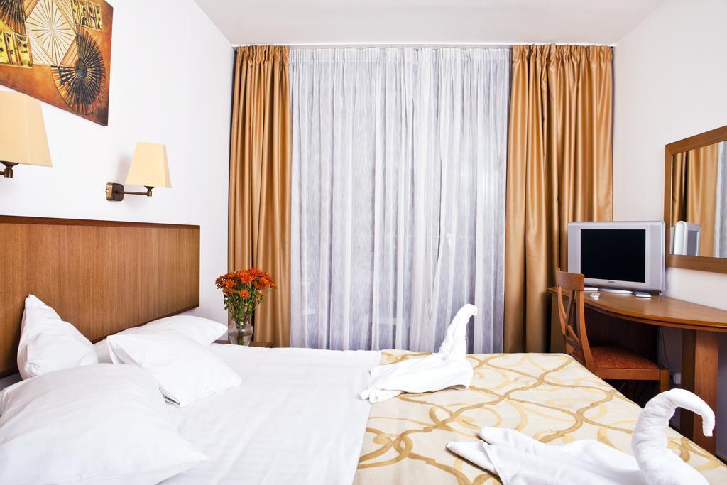 Hotel Cleopatra - 960