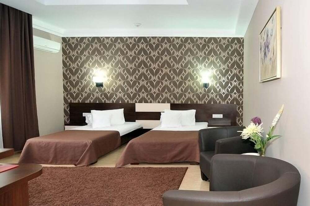 Hotel Confort - 325