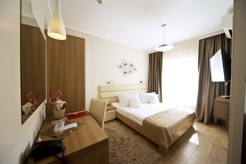 Hotel Confort - 174
