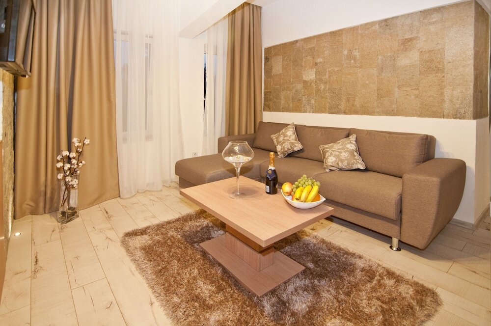 Hotel Confort - 399