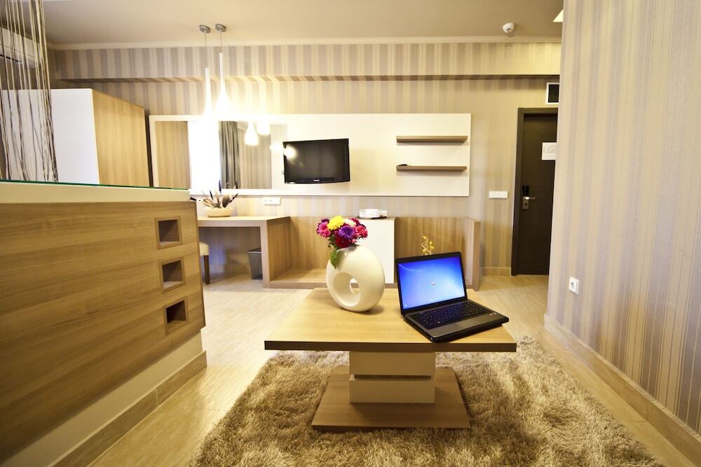 Hotel Confort - 253