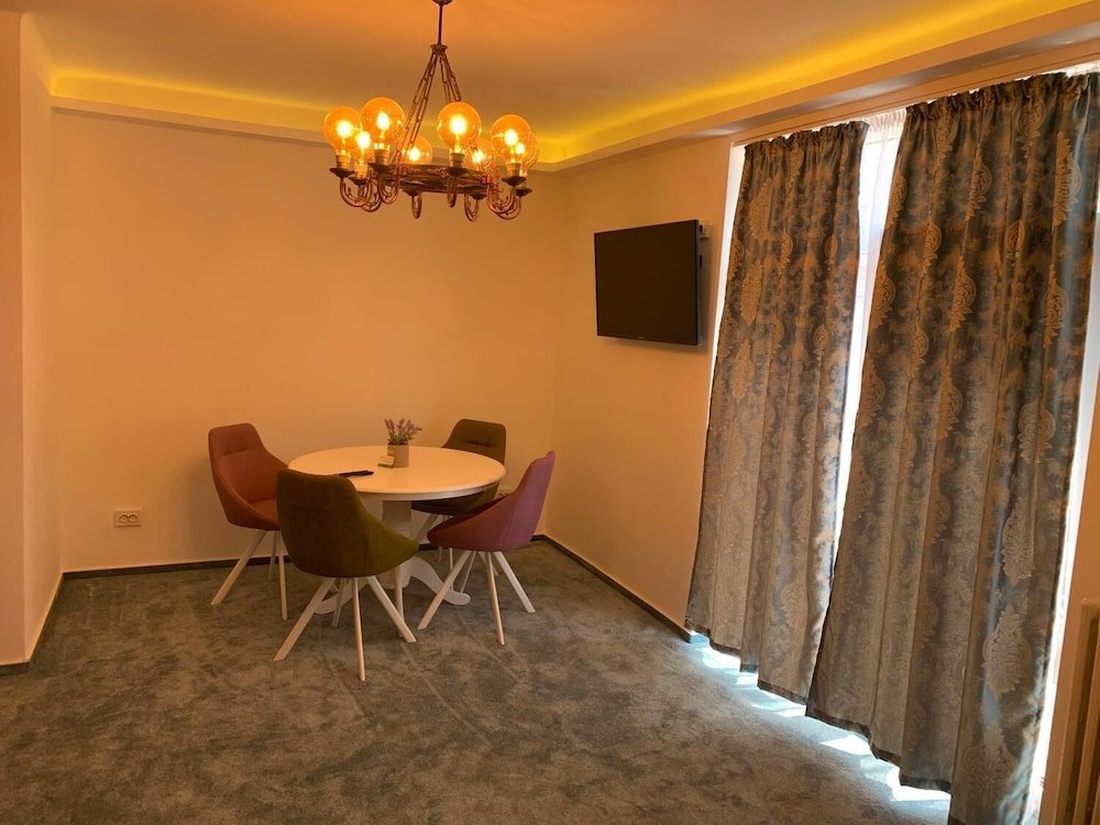 Hotel Cristian - 988