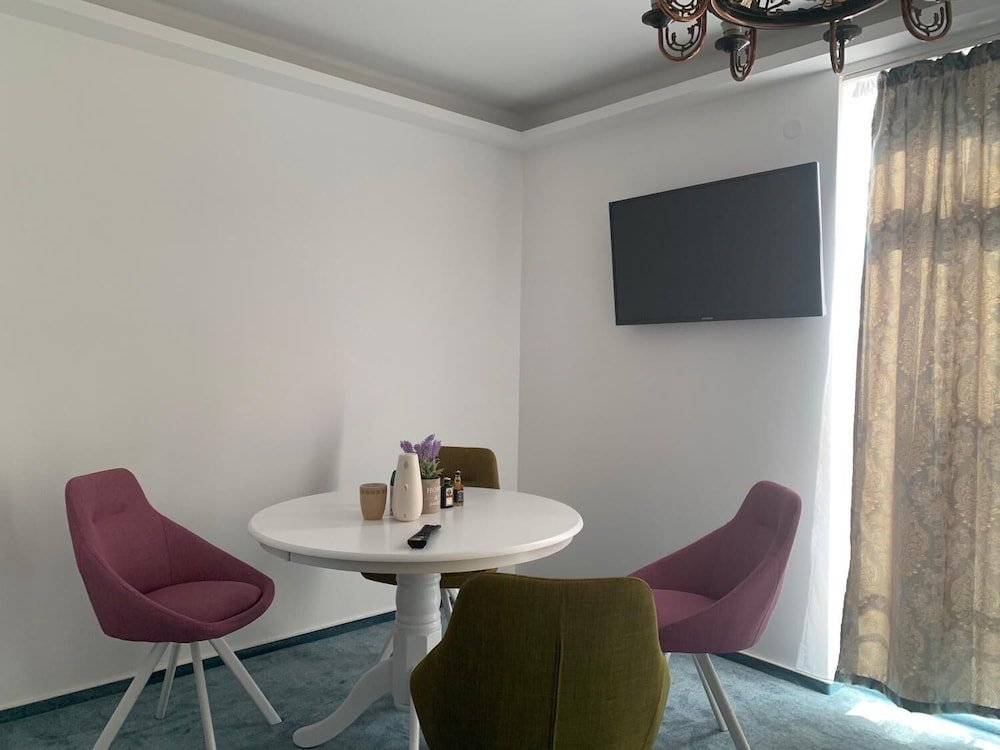 Hotel Cristian - 245