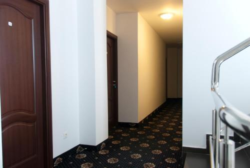 Hotel Cristian - 382