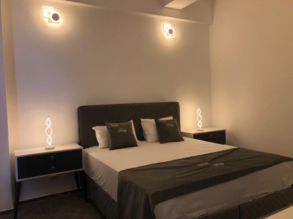 Hotel Daly - 711