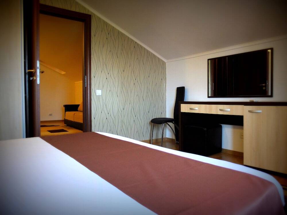 Delta Est Hotel - 929