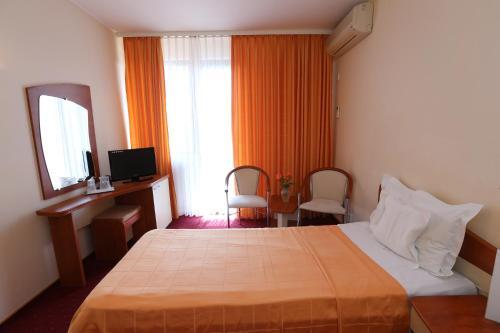 Hotel Doina - 323