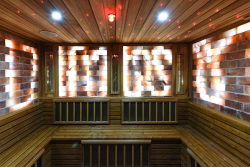 Hotel Dorna - 950