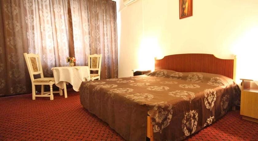 Hotel Dynes - 328