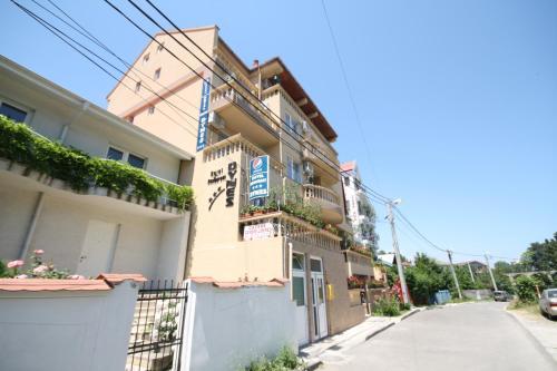 Hotel Dynes - 870