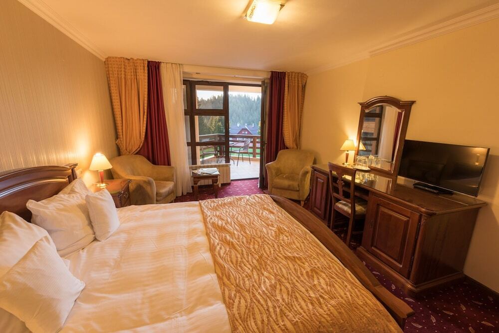 Hotel Edelweiss - 690