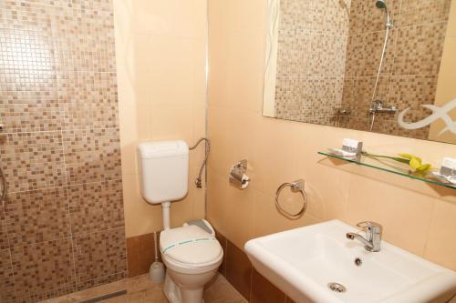 Hotel Elyon - 221