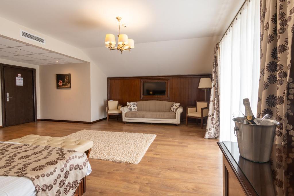 Hotel Gabriela - 896