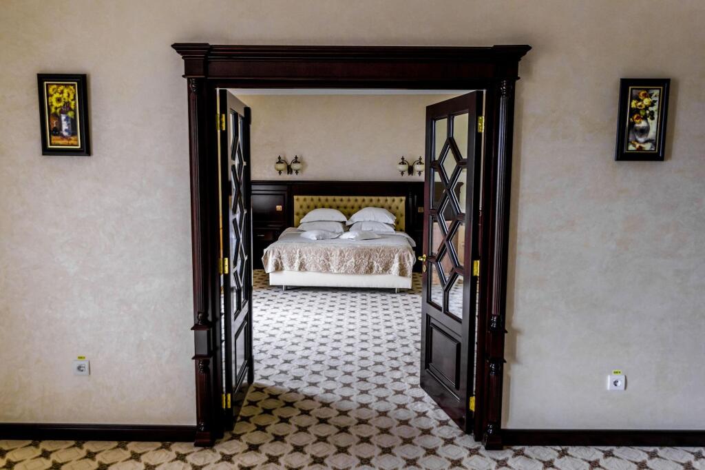 Hotel Golden House - 999