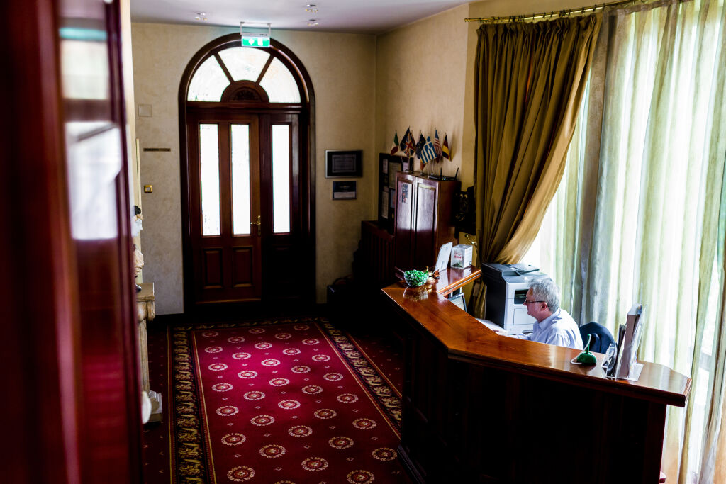 Hotel Golden House - 827
