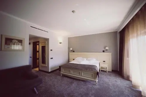Helen Hotel - 9