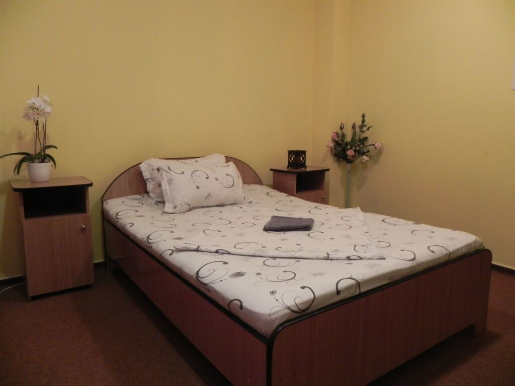 Helen Hotel - 725