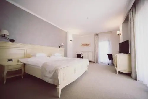Helen Hotel - 683