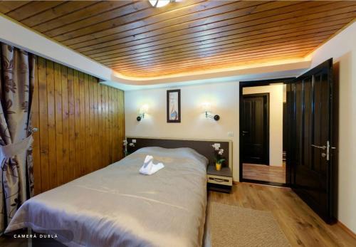 Hillden Lodge & Restaurant - 383
