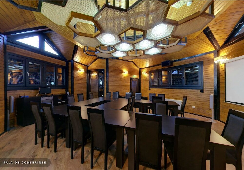 Hillden Lodge & Restaurant - 975
