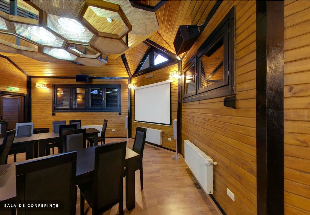 Hillden Lodge & Restaurant - 837