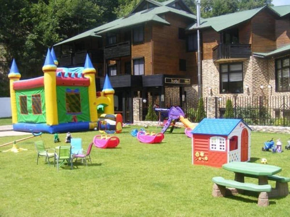 Hillden Lodge & Restaurant - 300